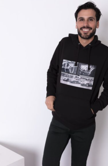 SUDADERA NEGRA CON CAPUCHA